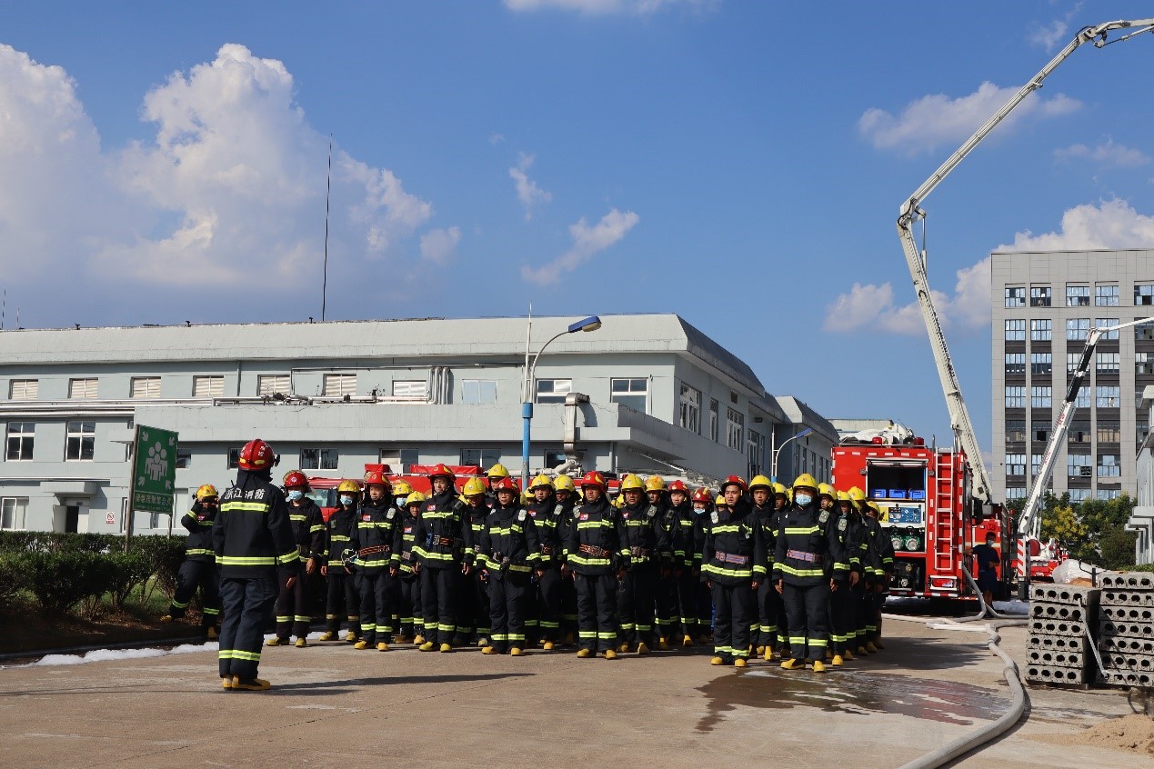 佛堂鎮(zhèn)開(kāi)展?；穲?chǎng)所消防安全應(yīng)急演練